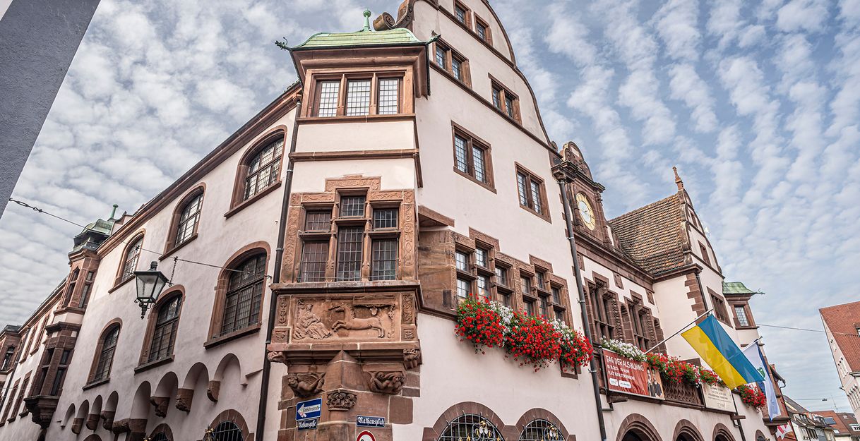 seitliche Ansicht des Neuen Rathauses