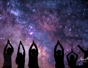 Yoga im Planetarium in Freiburg