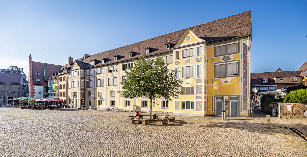 Stadtbibliothek Freiburg mit Münsterplatz